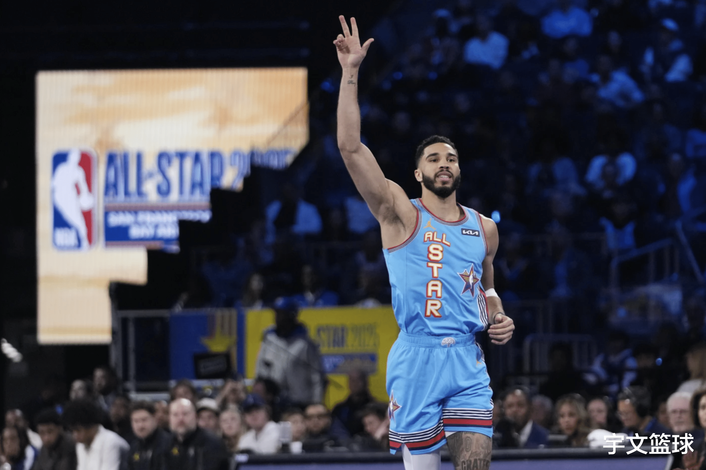 塔图姆重返赛场，险胜首场状态出色，澳大利亚队观众沸腾！